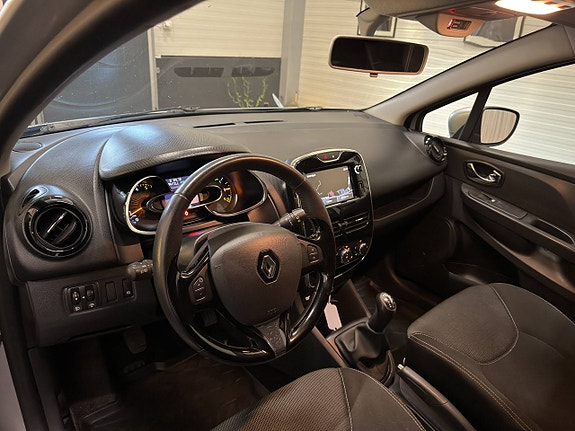 Renault Clio 23 of 28