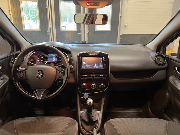 Renault Clio 11 of 28