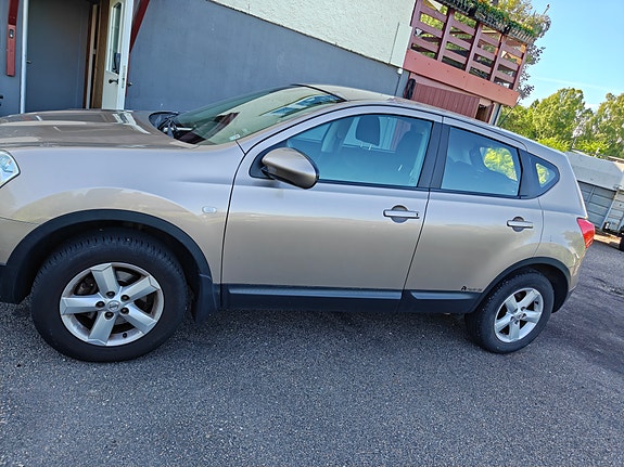 Nissan Qashqai 2 of 5