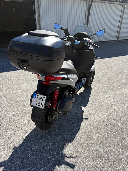 Piaggio MP3 300 HPE 4 of 8