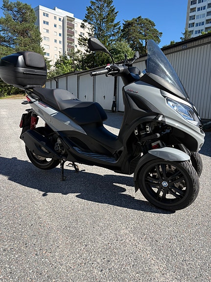 Piaggio MP3 300 HPE 3 of 8