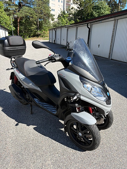 Piaggio MP3 300 HPE 2 of 8