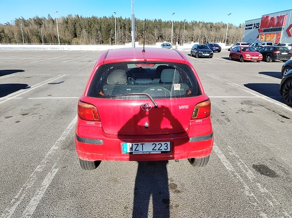 Toyota Yaris 7 of 7