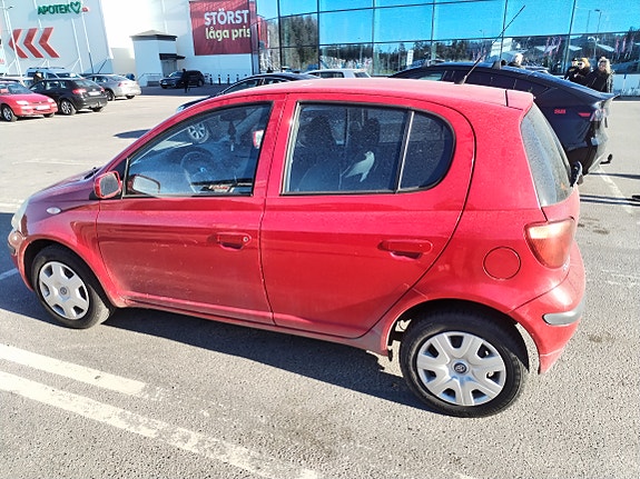 Toyota Yaris 6 of 7