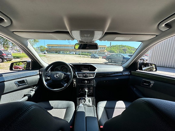 Mercedes-Benz E220 5 of 5