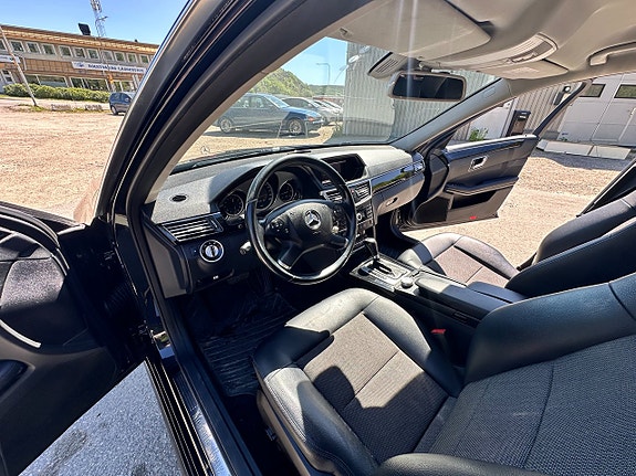 Mercedes-Benz E220 6 of 8