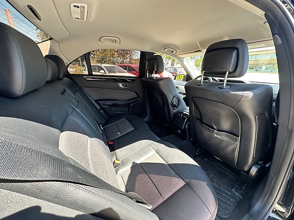 Mercedes-Benz E220 7 of 8