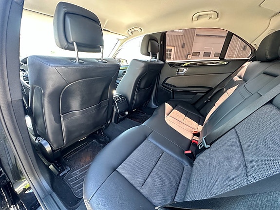 Mercedes-Benz E220 8 of 8