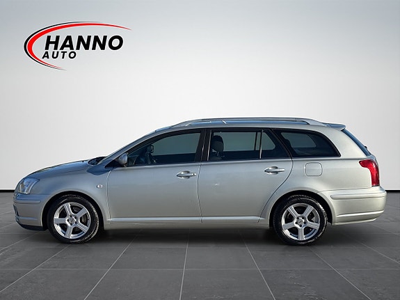 Toyota Avensis 2 of 5