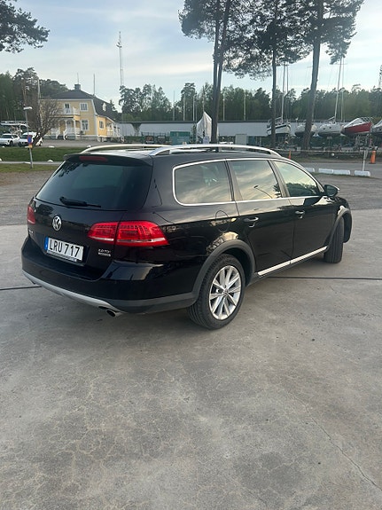 Volkswagen Passat Alltrack 3 of 5