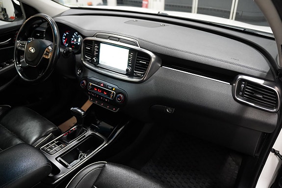 Kia Sorento 12 of 26