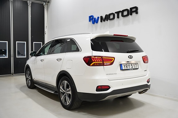 Kia Sorento 4 of 26