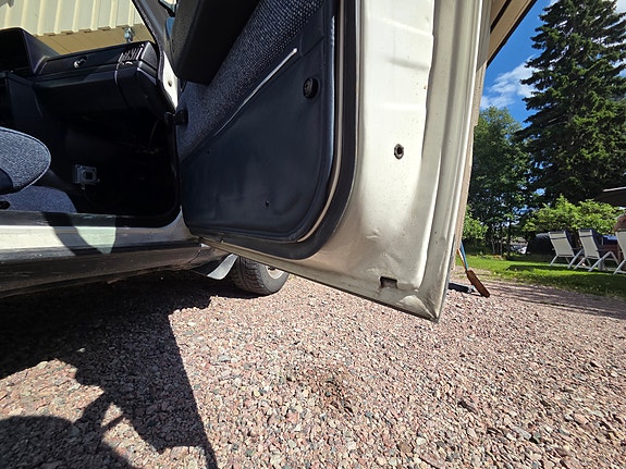Volvo 240 3 of 5