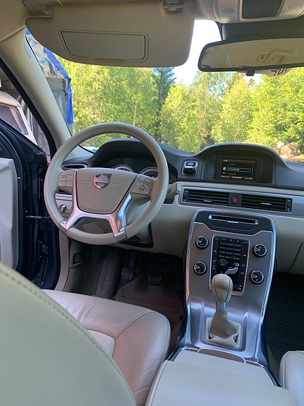 Volvo V70 3 of 3