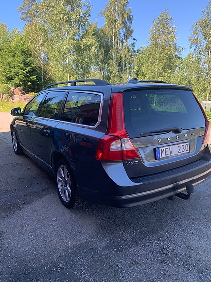 Volvo V70 2 of 3