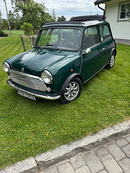 MINI Cooper 2 of 5