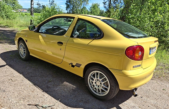 Renault Megane 2 of 16