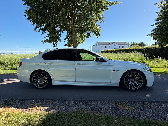 BMW M550d 3 of 5