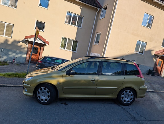 Peugeot 206 SW 2 of 5