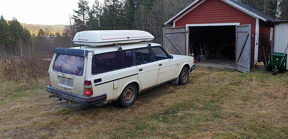 Volvo 240 2 of 6