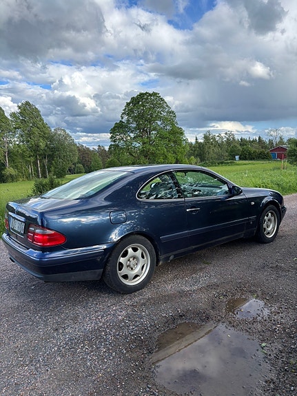 Mercedes-Benz CLK320 2 of 5