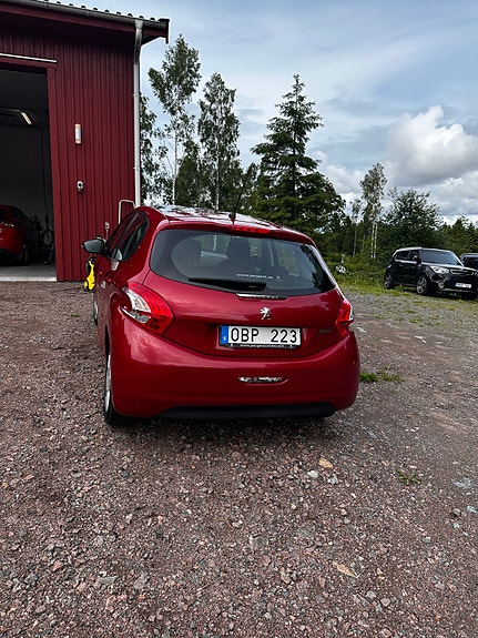 Peugeot 208 4 of 5