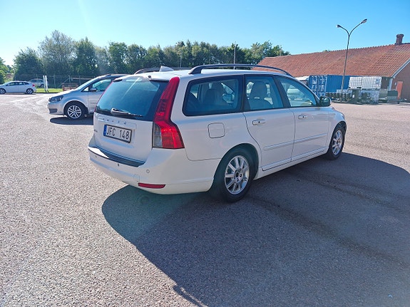 Volvo V50 3 of 6