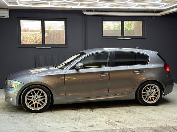 BMW 118d 2 of 5