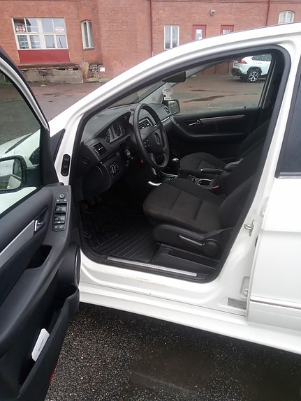 Mercedes-Benz B170 7 of 9