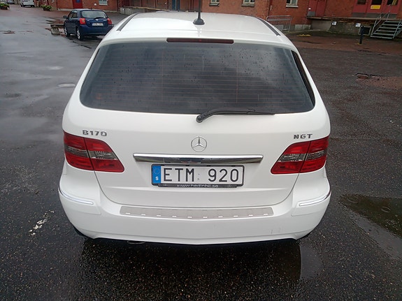 Mercedes-Benz B170 4 of 5