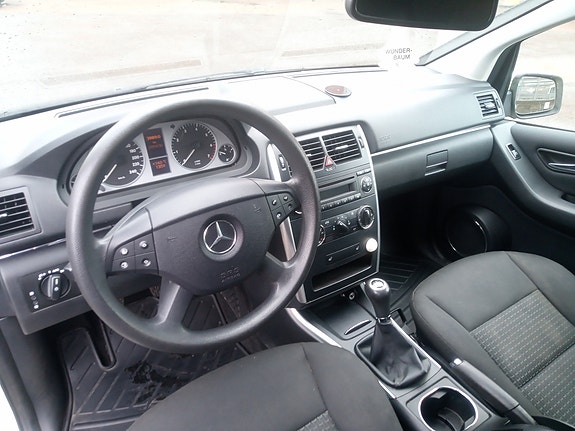 Mercedes-Benz B170 8 of 9