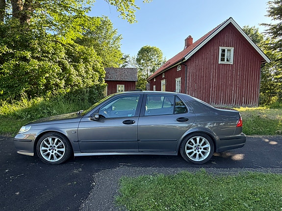 Saab 9-5 2 of 5