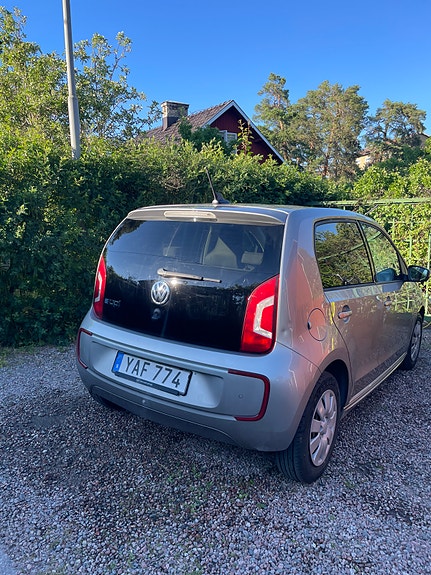 Volkswagen e-Up! 2 of 5