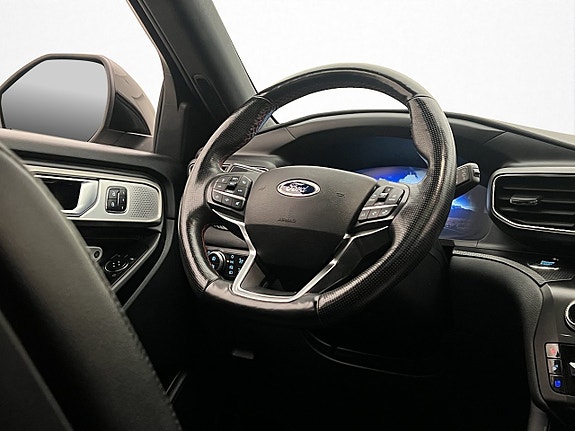 Ford Explorer 23 of 30