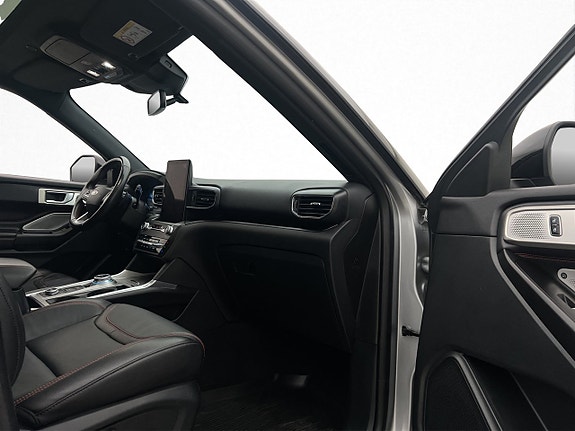 Ford Explorer 19 of 30