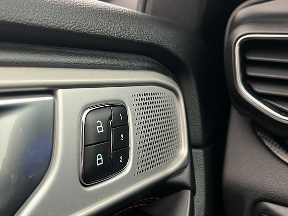 Ford Explorer 13 of 30