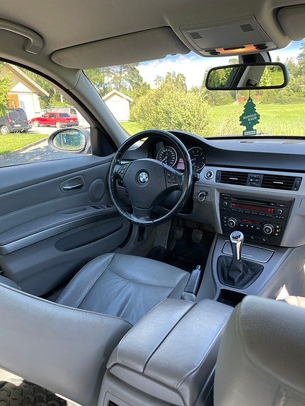 BMW 325Xi 3 of 4