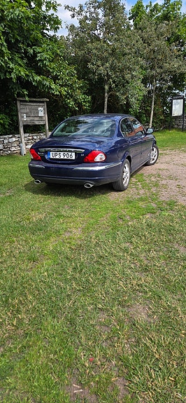 Jaguar X-TYPE 2 of 3