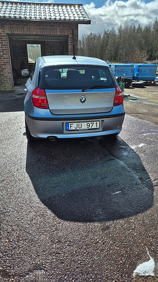 BMW 118d 3 of 4