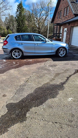BMW 118d 2 of 4
