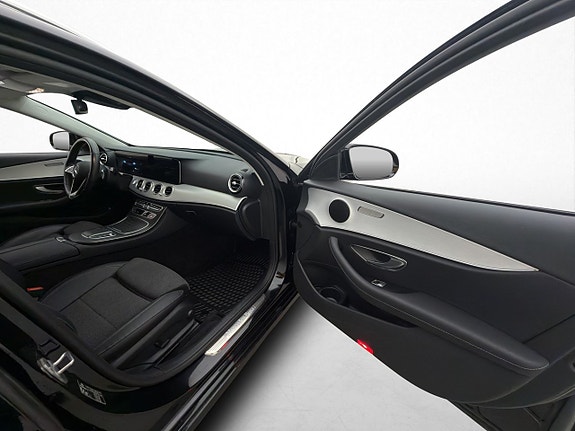 Mercedes-Benz E300 14 of 30