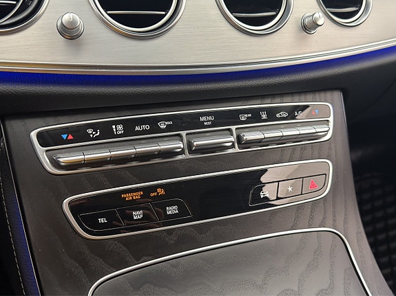 Mercedes-Benz E300 28 of 30
