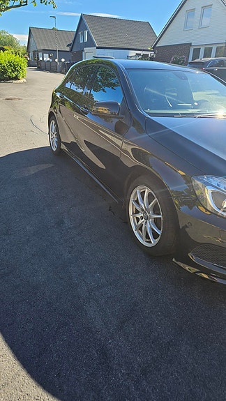 Mercedes-Benz A180 2 of 5