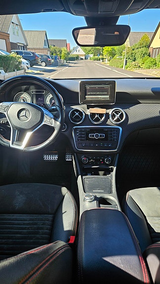 Mercedes-Benz A180 3 of 5