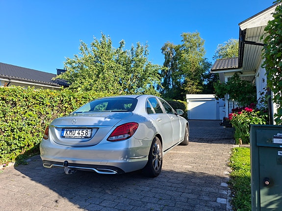 Mercedes-Benz C180 4 of 5
