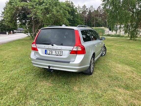 Volvo V70 3 of 5