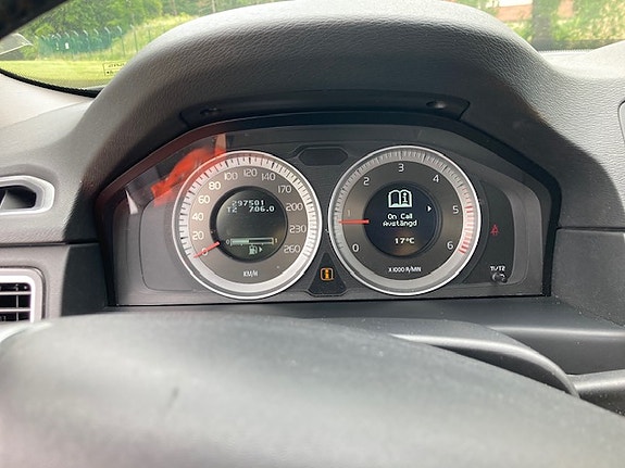 Volvo V70 2 of 5