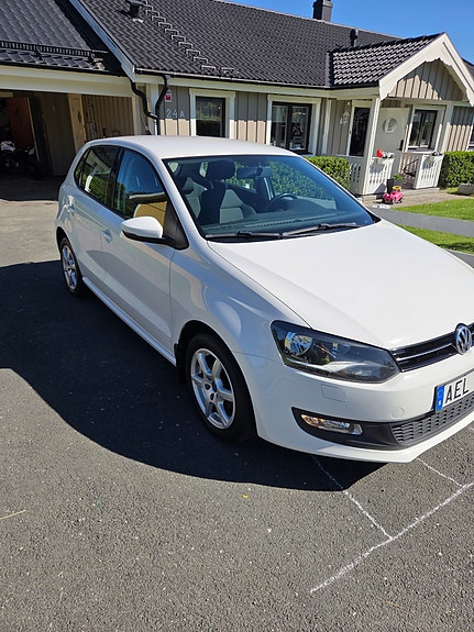 Volkswagen Polo 2 of 5