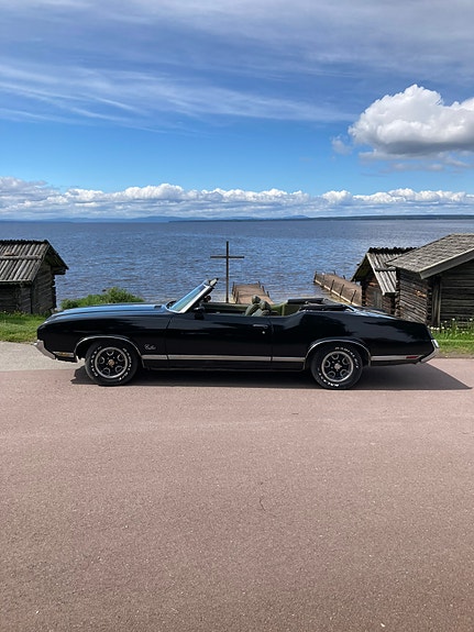 Oldsmobile Cutlass 2 of 5