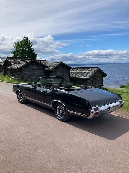 Oldsmobile Cutlass 3 of 5
